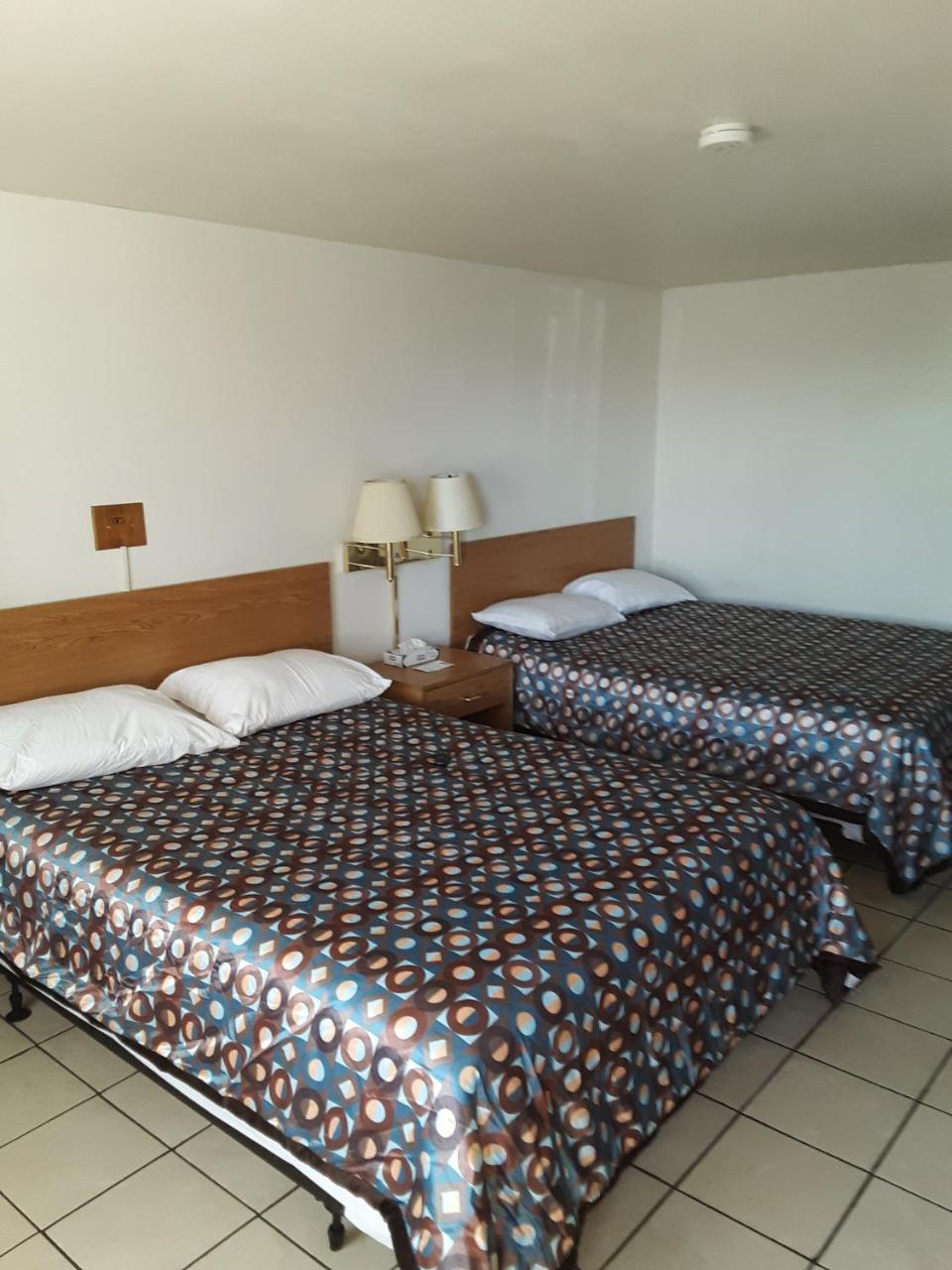 Plaza Motel Bryan Room photo